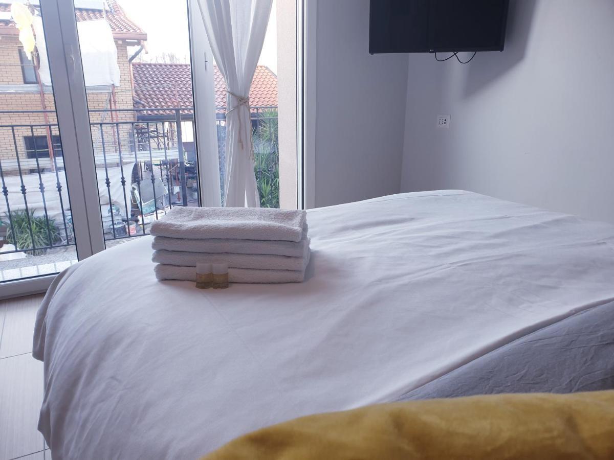 Michelangelo Apartments Кормано Экстерьер фото